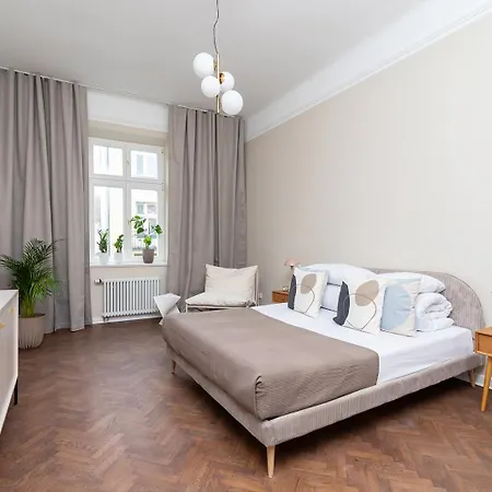 Apartment 3 Bedroom With The Balcony - Rejtana 10
