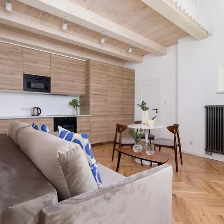 Apartamento 3 Bedroom With The Balcony - Rejtana 10