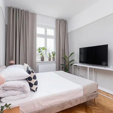 Apartamento 3 Bedroom With The Balcony - Rejtana 10
