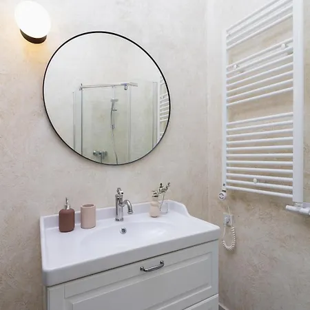 Apartamento 3 Bedroom With The Balcony - Rejtana 10 *